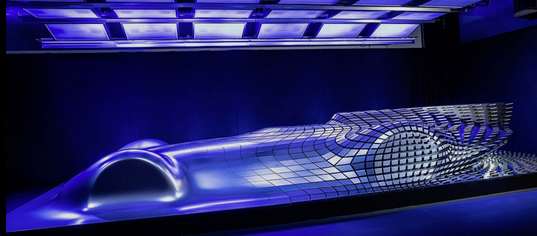 梅塞德斯為卵石灘設計了復古風格的電動概念車