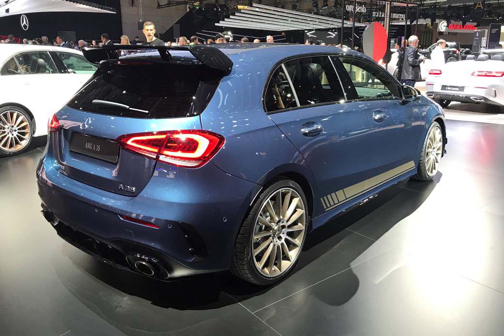 新梅賽德斯- amg A35: 2018年熱門a級(jí)車抵達(dá)巴黎