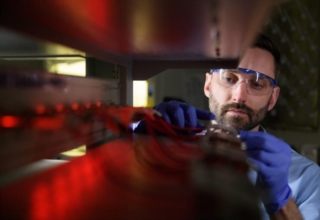 固態電池是一種可以利用所有固態原件的新型電池設計