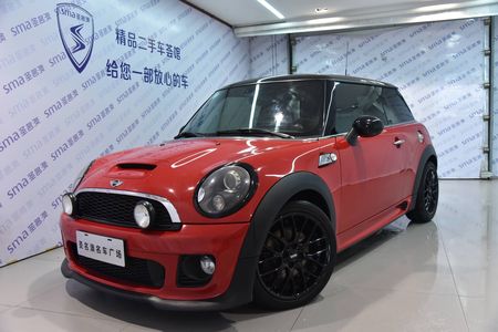 所有CooperS變體中都發(fā)現(xiàn)了2.0升四缸渦輪增壓發(fā)動(dòng)機(jī)的改進(jìn)