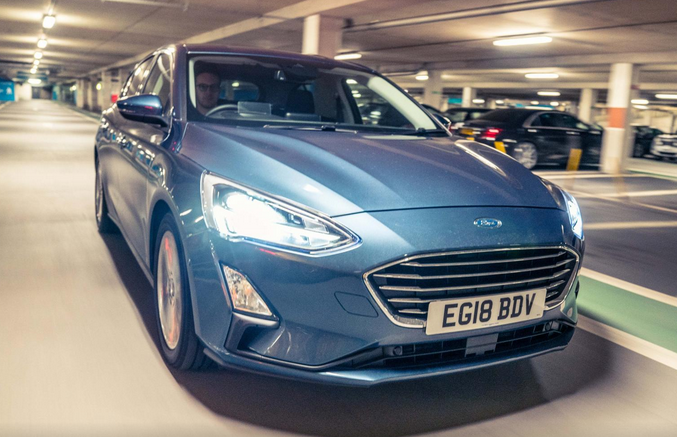 頂級規格的TitaniumX型號將配備全皮8英寸觸摸屏