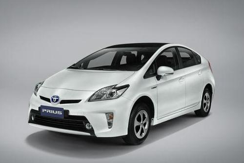 一輛四輪驅動的冬季四輪驅動豐田普銳斯即將登陸美國