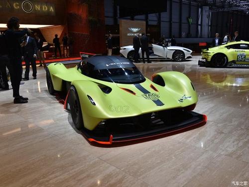 今年的日內瓦車展上展示了其最新的中置發動機超跑概念車AMRB003