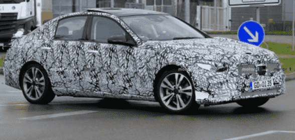 新奔馳c級間諜首次被抓拍