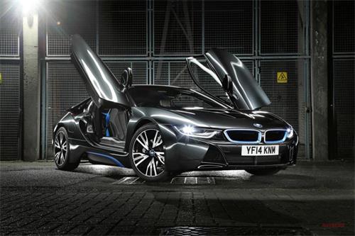 i4總結說,寶馬設計師“我的車型設計會影響所有車型”