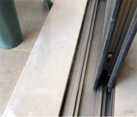 廚房別再裝推拉門！如今流行這種“折疊門”，省空間又好用