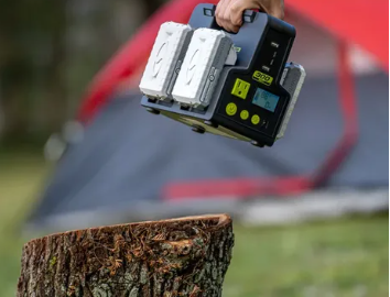 Sun Joe 300 W 便攜式充電站可同時為六臺設備充電