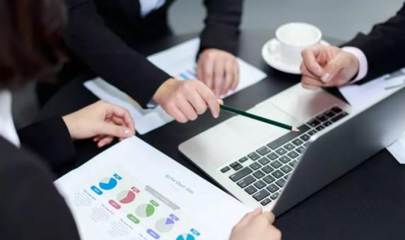 985碩士賣保險，代理人：月薪5萬，但父母還是希望我考公務員