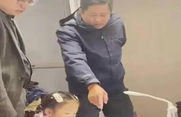 爺爺爸爸輔導孩子數學產生分歧