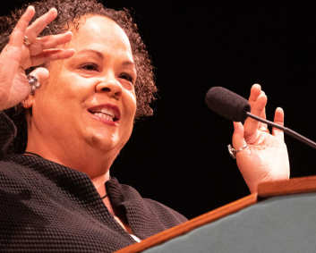 家庭周末主題演講涉及學生發起的彈性和成長