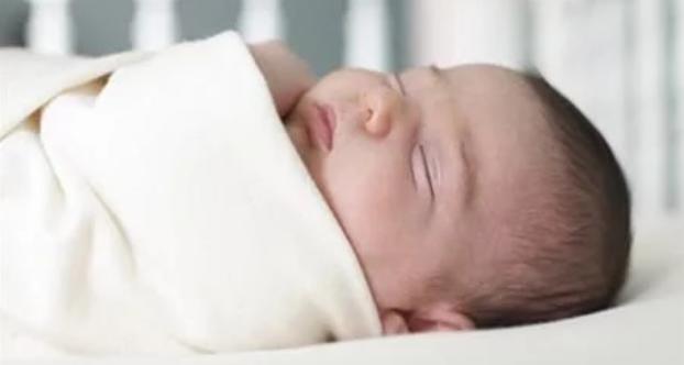 寶寶吃奶時抽搐什么原因？