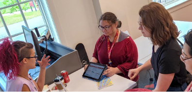 第一位伊隆自由學者對柏拉圖表現出興奮準備社區行動