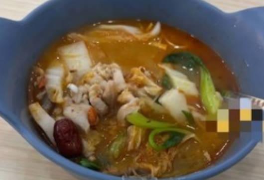 校方回應學生留言后食堂刪掉豬肚2字