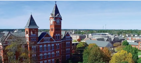 奧本大學(xué)在第 29 屆年度國際生活質(zhì)量獎上表彰達(dá)美航空公司 Rowdy Gaines