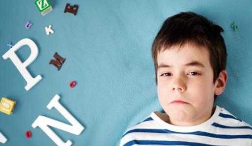 小兒口吃怎么辦