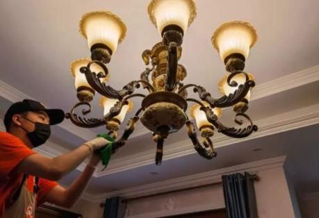 95后程序員降薪轉(zhuǎn)行高端保潔，弄壞一塊磚，白干六個(gè)月