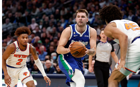 東契奇創(chuàng)下60-21-10的記錄帶領(lǐng)小牛隊(duì)在加時(shí)賽戰(zhàn)勝尼克斯隊(duì)