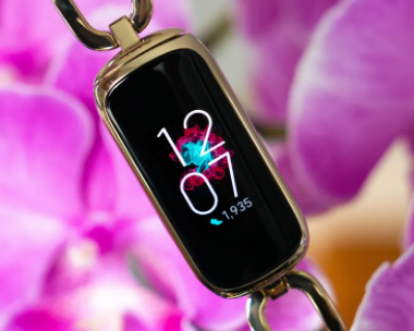 Fitbit Charge 5 和 Luxe 無法與 Android 13 上的三星手機同步