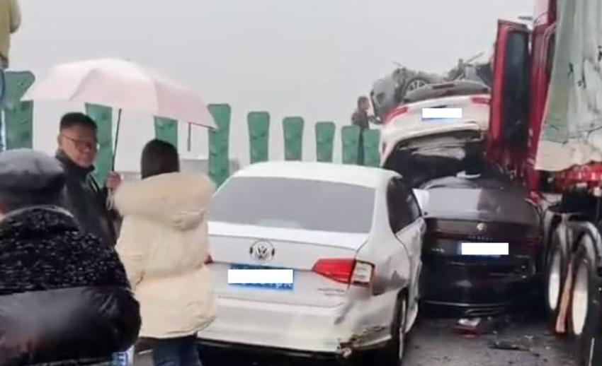 湖南高速追尾醫院接診40多名傷者（發生多車相撞）