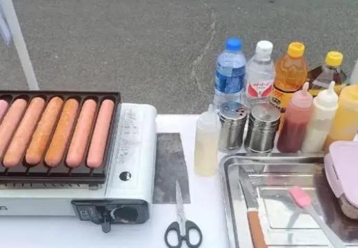 女子認為烤腸“一根三元，兩根五元”是詐騙，報警后警方駁回