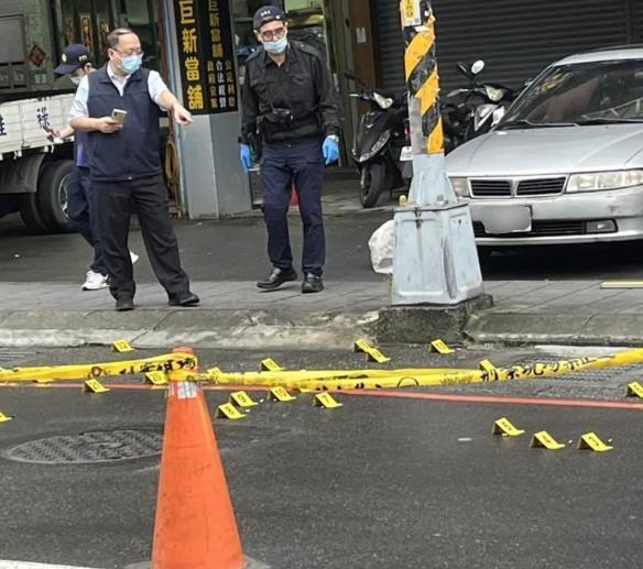 臺灣17歲少年持槍街頭狂掃42槍！投案稱“心情不好”引發關注