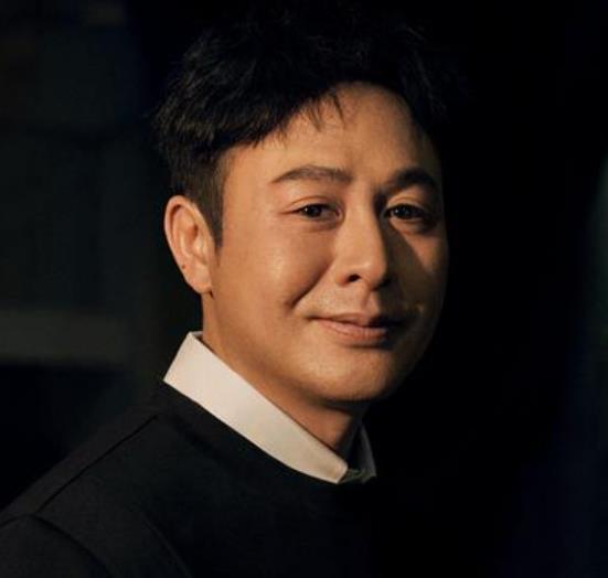 張頌文高葉在電影節再現《狂飆》式擁抱，網友感嘆：是劇中“大哥大嫂”的感覺！