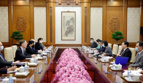 秦剛與美國駐華大使伯恩斯會晤，探討中美關系發展