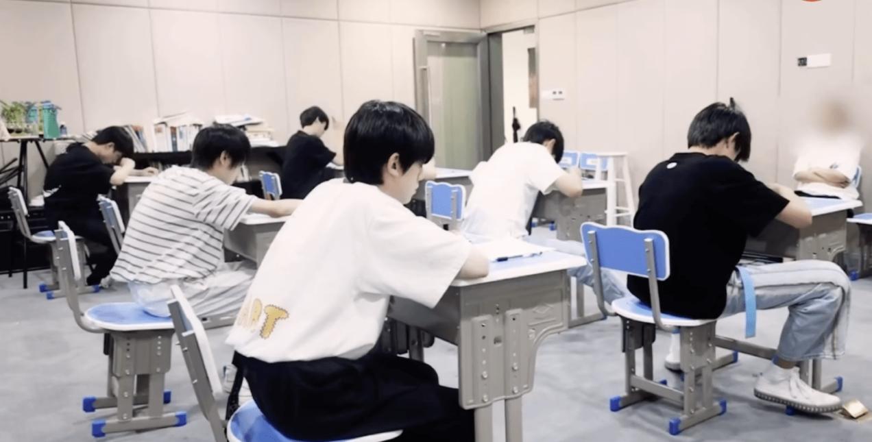 時代峰峻回應馬嘉祺宋亞軒中戲緩考事件，明確符合學校規定