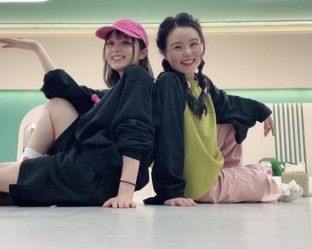 網友怒抱不平！龔琳娜美依禮芽雙語合唱《花海》居然輸了，舞臺評分引爭議