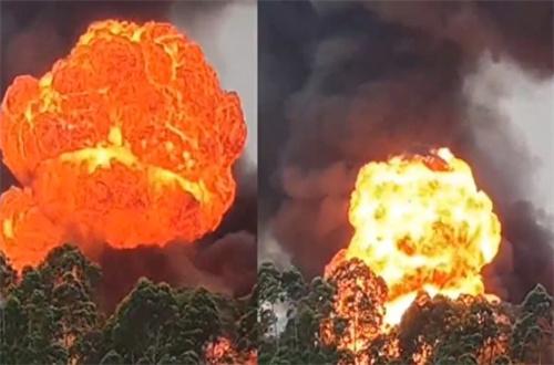 廣東陽(yáng)江噴漆廠(chǎng)火災(zāi)疑似爆炸，火勢(shì)兇猛黑煙滾滾