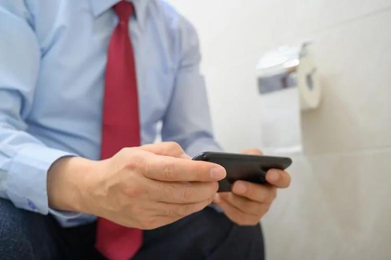 長時間“帶薪拉屎”導致員工被解雇，合法還是不公？