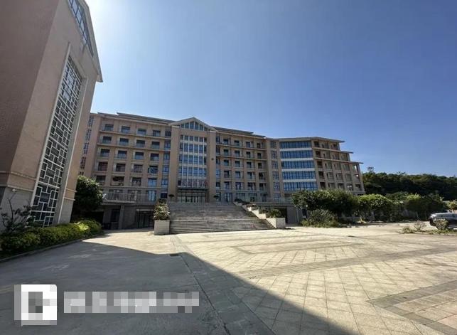 福建平潭一醫院員工離世引發關注：家屬揭露工資被扣一年多，警方介入調查