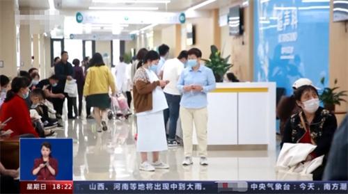 新冠病毒二次感染解答：年輕人癥狀輕，嗓子疼需自行觀察還是就醫？