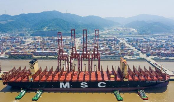 國自主研制的超大型集裝箱船“地中海米歇爾卡佩里尼”輪成功首航，開啟航運新篇章