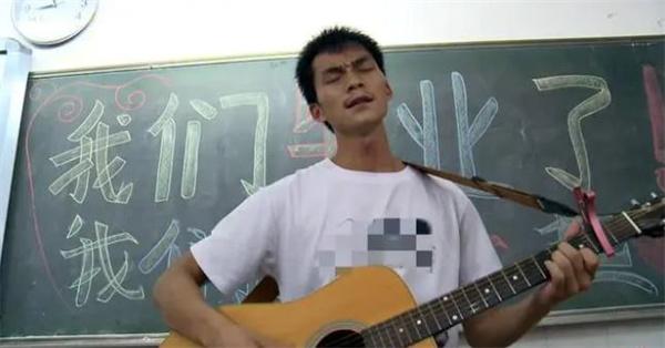 廣西考生參加15次高考，坦言“真沒有那個實力”進清華，考慮學(xué)師范先工作再說