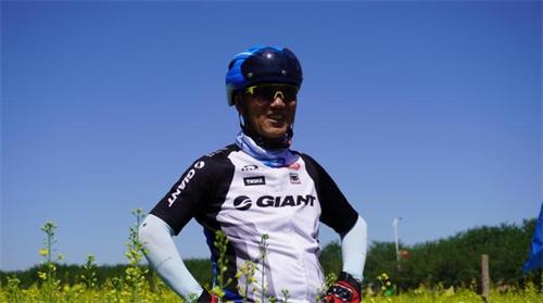 新疆昌吉州油菜花觀光旅游節開幕，游客賞花體驗美景