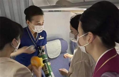 南航CZ8755航班乘務人員及時施救旅客，成功救助事件詳情