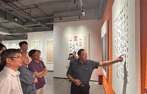 海南師范大學書法碩士畢業作品展：傳統與創新融合，展現個人風格