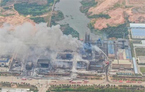 直擊江西一化工企業火災現場：濃煙漸消 善后處置工作進行中