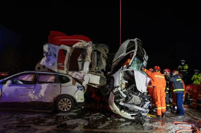 內蒙古赤峰市街頭連環逃逸事故引發關注