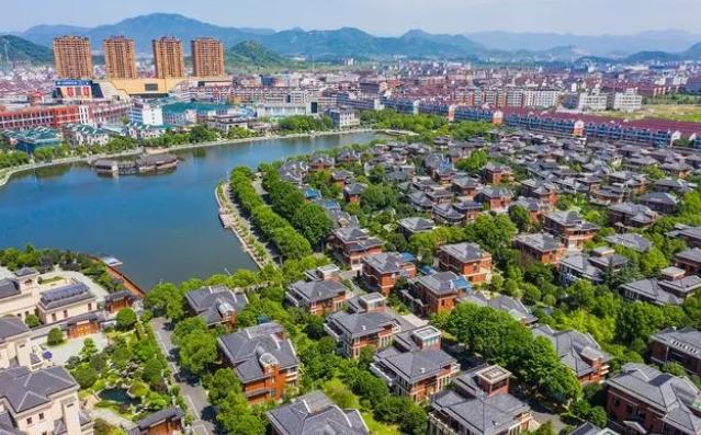 浙江村莊創(chuàng)造經(jīng)濟奇跡：年收入655億元，人均16.5萬元，500萬以下資產(chǎn)成困難戶