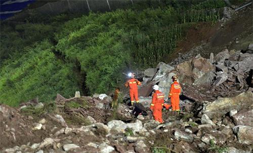 湖北宜昌山體滑坡事故：應急管理部緊急救援，多人受傷失聯
