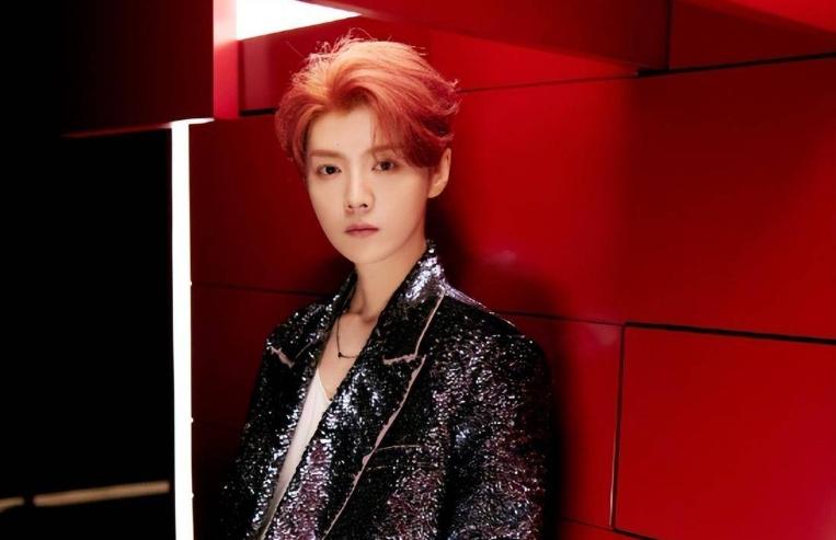 鹿晗健康受傷，現身醫院接受康復治療