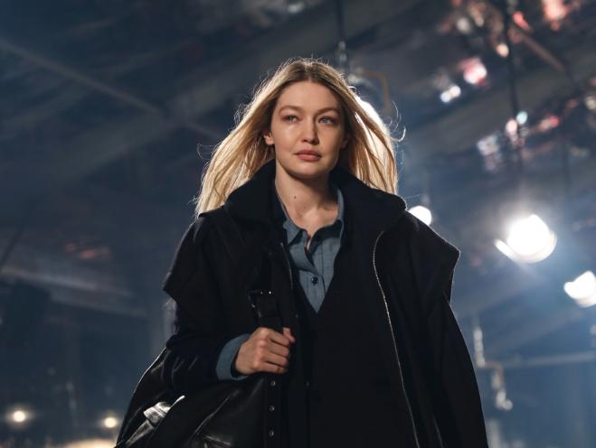 國際模特GIGI HADID涉嫌違法，被海關發現攜帶大麻和吸食工具