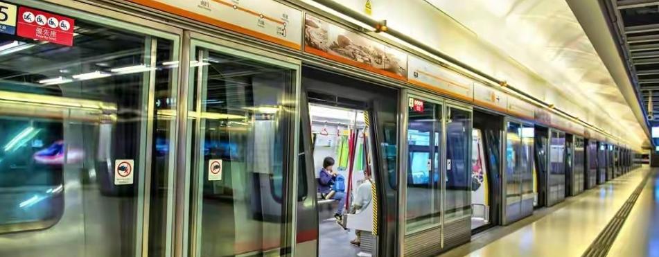 地鐵飲食規定引發討論，喝水被罰款？城市地鐵規定差異成焦點