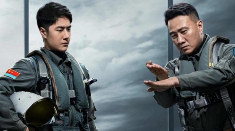 王一博回復胡軍謝謝張大隊，咱們就是說看電影《熱烈》啦！