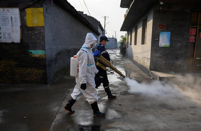 涿州洪水退去，城街消殺啟動，居民須謹慎采取防護措施