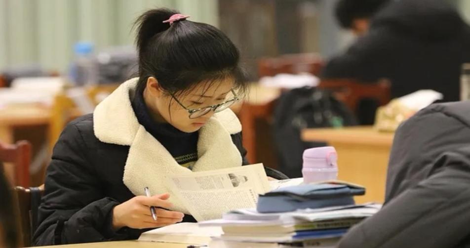 解讀大學生就業挑戰：從考研到考公考編，人生選擇何去何從？