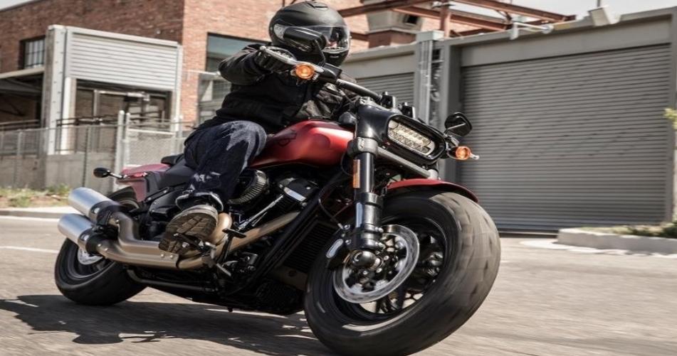 博主自稱18小時從黑龍江“飆車”至新疆引發社會關注