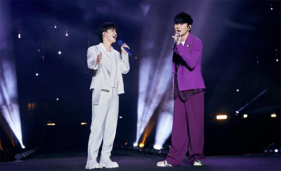 周深加盟林俊杰演唱會，合唱《大魚》感動現場觀眾